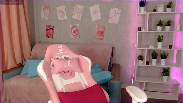 Snapshot of Cassie_Scott chatting on 03.16.25 Cassie Scott online show from 03.16.25