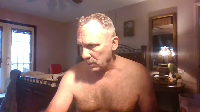 Snapshot of HunkofRock chatting on 03.21.25 HunkofRock online show from 03.21.25