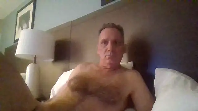 Snapshot of HunkofRock chatting on 09.25.25 HunkofRock online show from 09.25.25