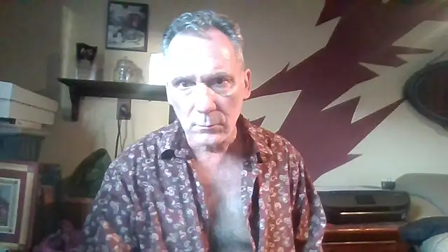 Snapshot of HunkofRock chatting on 10.03.25 HunkofRock online show from 10.03.25