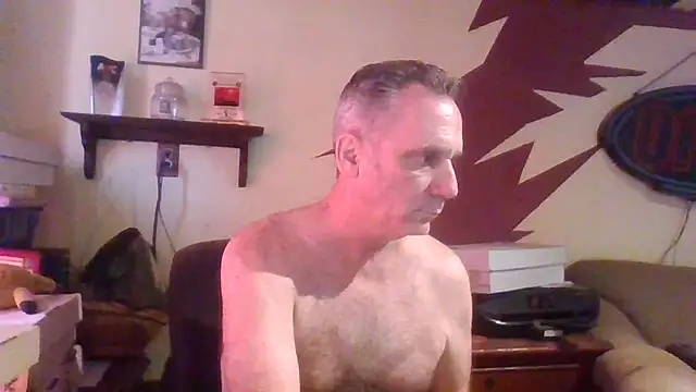 Snapshot of HunkofRock chatting on 10.15.25 HunkofRock online show from 10.15.25