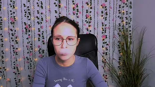 Snapshot of mona_cloud chatting on 03.21.25 mona cloud online show from 03.21.25