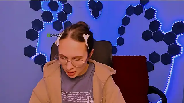 mona cloud online show from 12.20.25