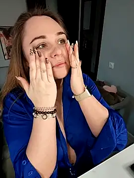 Juicy PeachLux online show from 11.15.25