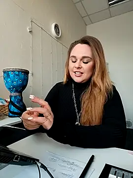 Juicy PeachLux online show from 12.17.25