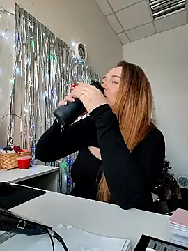 Juicy PeachLux online show from 01.11.26