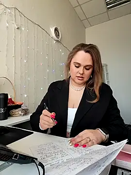 Juicy PeachLux online show from 04.01.26