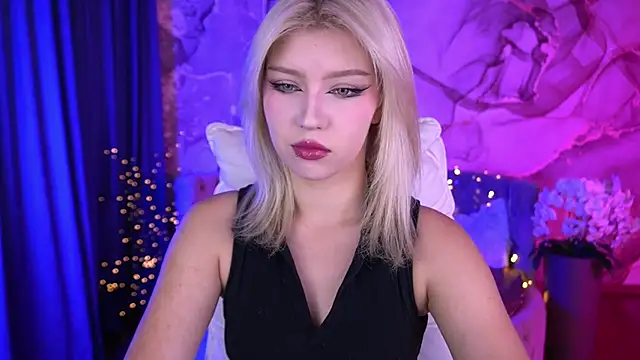 SelenaIris online show from 09.18.25