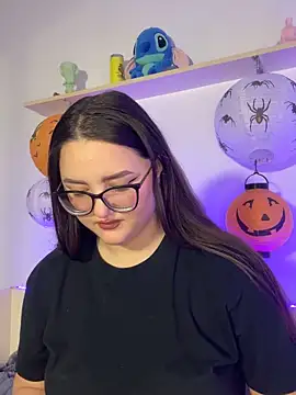 MiraLuccian online show from 10.18.25