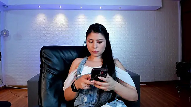 Catalina Santhana online show from 10.18.25