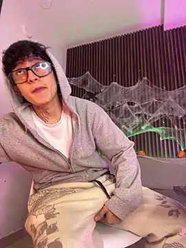 troy rouge online show from 10.18.25