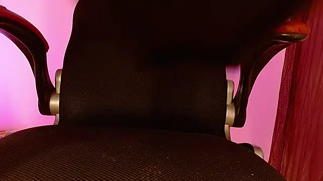 Small Hot19 online show from 11.16.25