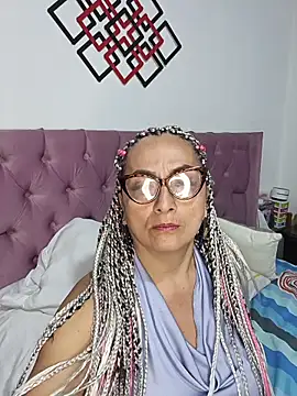 AlessandraLeroy online show from 11.23.25