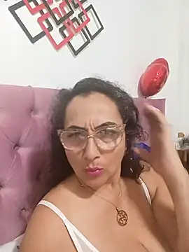 Snapshot of AlessandraLeroy chatting on 04.18.26 AlessandraLeroy online show from 04.18.26
