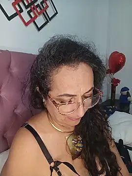 Snapshot of AlessandraLeroy chatting on 05.19.26 AlessandraLeroy online show from 05.19.26