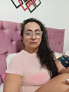 Snapshot of AlessandraLeroy chatting on 05.25.26 AlessandraLeroy online show from 05.25.26