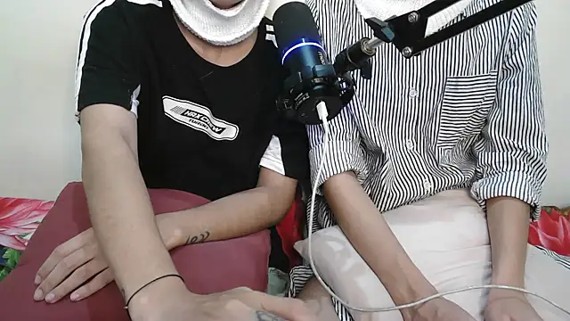 NaughtyThrouple007 online show from 09.14.25