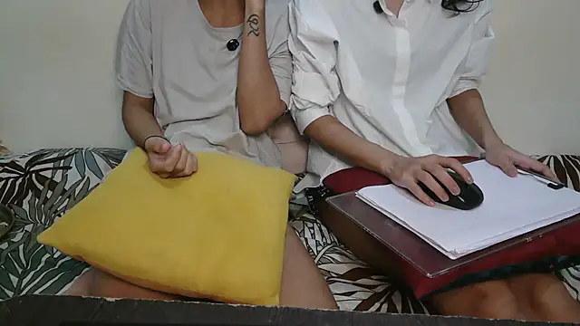 NaughtyThrouple007 online show from 09.26.25