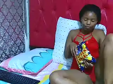 Snapshot of BondiBitch chatting on 03.11.25 BondiBitch online show from 03.11.25