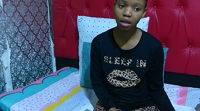 Snapshot of BondiBitch chatting on 03.18.25 BondiBitch online show from 03.18.25