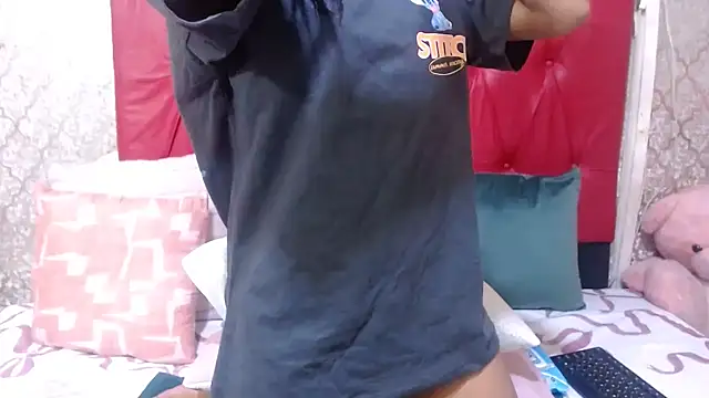 Snapshot of BondiBitch chatting on 09.19.25 BondiBitch online show from 09.19.25