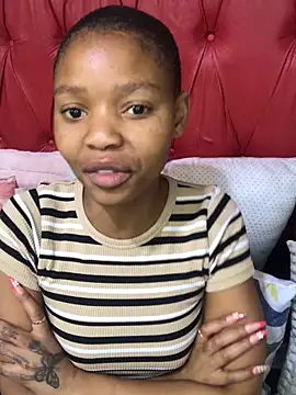 Snapshot of BondiBitch chatting on 10.06.25 BondiBitch online show from 10.06.25