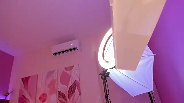 MiaWilliamss1 online show from 01.10.26