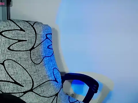 Snapshot of Hannah_Kiim chatting on 09.17.25 Hannah Kiim online show from 09.17.25