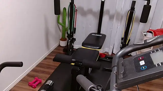 Stretch-man online show from 04.15.26