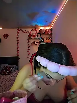Snapshot of esmeralda_jadees chatting on 05.28.26 esmeralda jadees online show from 05.28.26