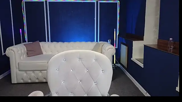 Kira Kenet online show from 03.17.25