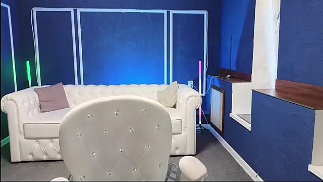 Kira Kenet online show from 03.19.25