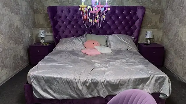 Kira Kenet online show from 03.20.25