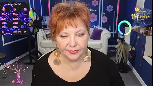 Kira Kenet online show from 10.29.25