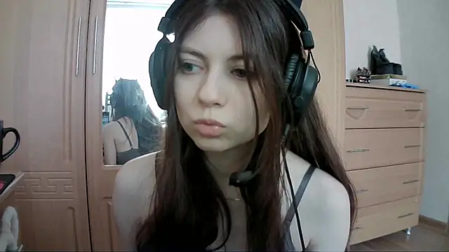 Snapshot of RendyDow chatting on 03.18.25 RendyDow online show from 03.18.25