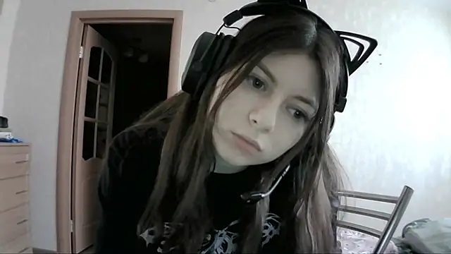 Snapshot of RendyDow chatting on 03.19.25 RendyDow online show from 03.19.25