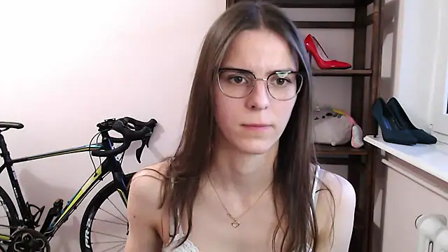 Snapshot of love_megi chatting on 01.06.26 love megi online show from 01.06.26