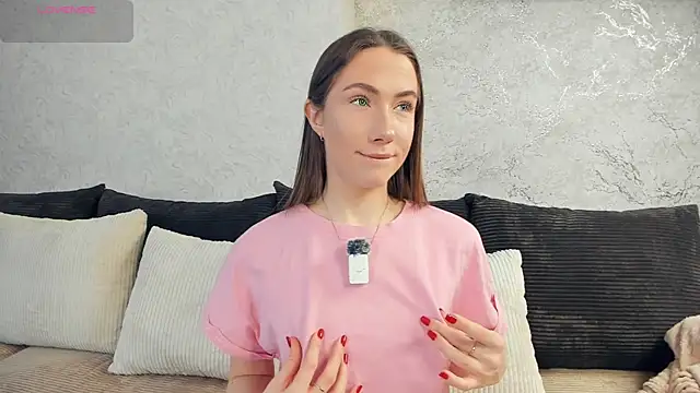 Snapshot of Kira_mindnes chatting on 11.28.25 Kira mindnes online show from 11.28.25