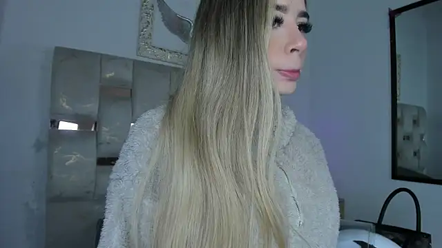 Snapshot of Lola_Blondie chatting on 05.28.26 Lola Blondie online show from 05.28.26