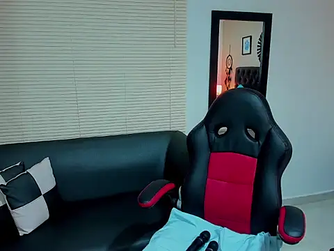 Snapshot of _LiilyWong chatting on 11.06.25 LiilyWong online show from 11.06.25