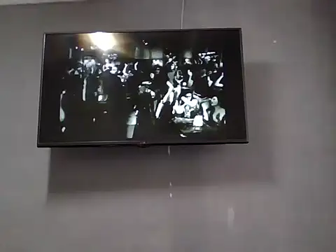 DaphneRosses online show from 10.21.25