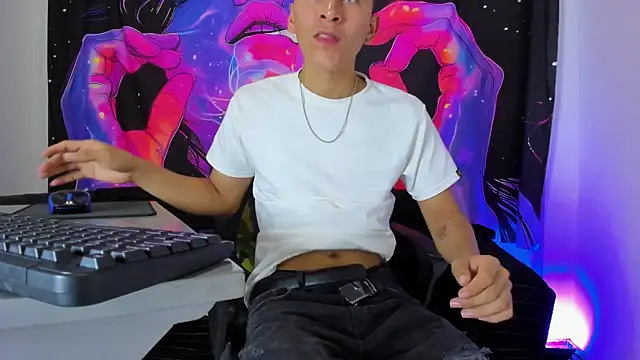 MAXXY CUTE online show from 03.21.25