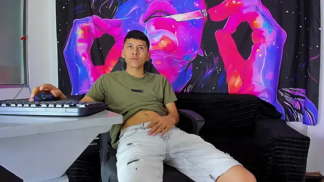 MAXXY CUTE online show from 03.22.25