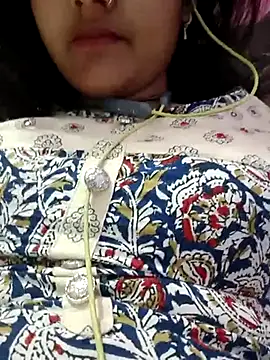 Snapshot of Poonam25 chatting on 03.08.25 Poonam25 online show from 03.08.25