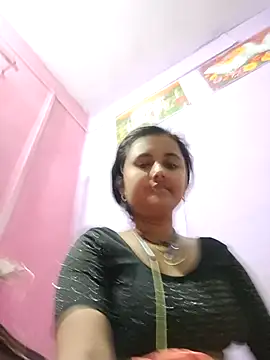 Snapshot of Poonam25 chatting on 03.10.25 Poonam25 online show from 03.10.25