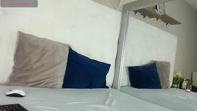 Snapshot of willow_smitt chatting on 11.24.25 willow smitt online show from 11.24.25