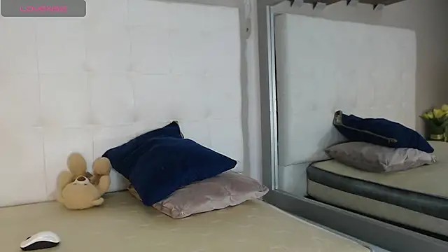 Snapshot of willow_smitt chatting on 12.05.25 willow smitt online show from 12.05.25