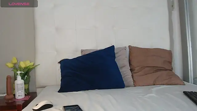 Snapshot of willow_smitt chatting on 12.19.25 willow smitt online show from 12.19.25