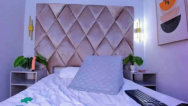 lucianasmith  online show from 03.17.25