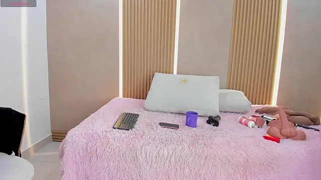 Snapshot of stephany_summer chatting on 05.01.26 stephany summer online show from 05.01.26